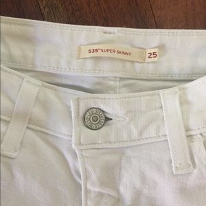 NWOT Classic white skinny Levi's